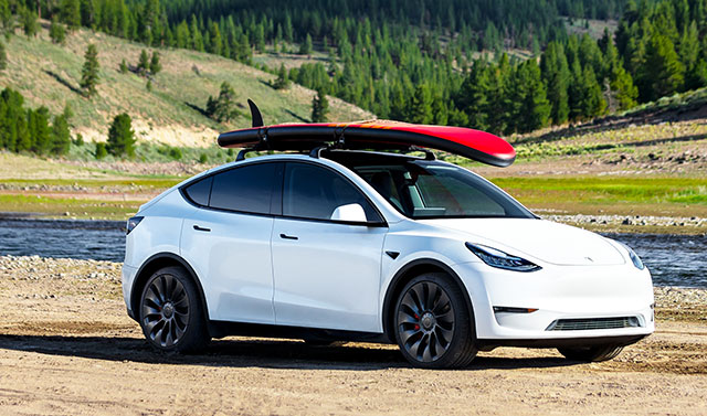 Elektroauto Tesla Model Y fährt mit Allrad reicht 533km